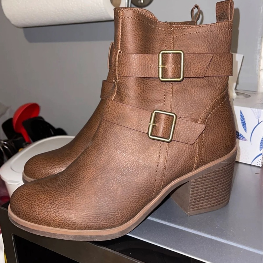 Woman’s size 10 brown ankle bootie